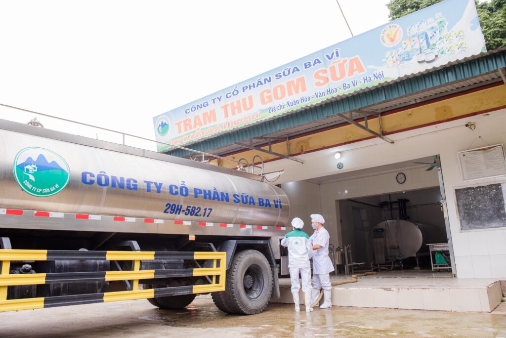 Tram thu gom sữa tươi của Công ty Cổ phần Sữa Ba Vì