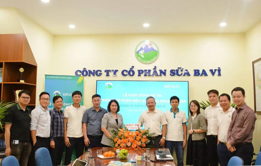 Đại diện Công ty cổ phần sữa Ba Vì và đại diện Công ty BRAVO Việt Nam